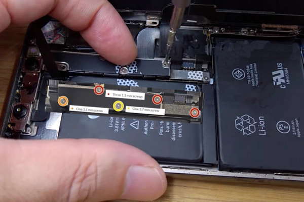 cach-thay-pin-iphone-x-13