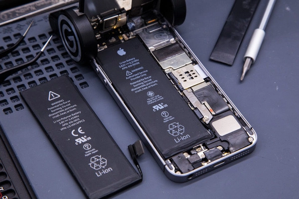 vì sao cần kiểm tra pin iPhone chính hãng