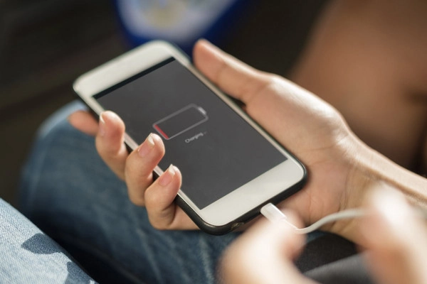 nguyên nhân cắm sạc iPhone không vào điện - 2b