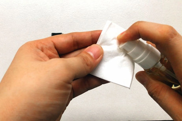 cach-ve-sinh-day-apple-watch-7