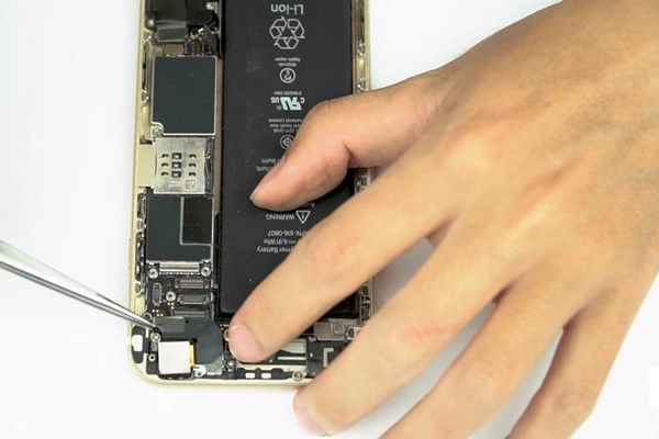 nguyen-nhan-va-cach-khac-phuc-loi-camera-iphone-6-bi-den-13