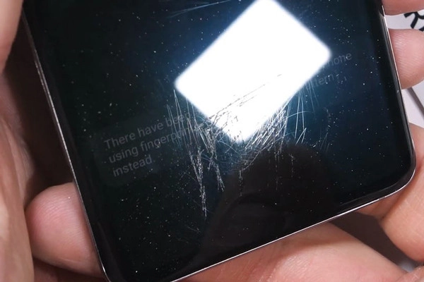 thay-mat-kinh-samsung-galaxy-s10-lite-1