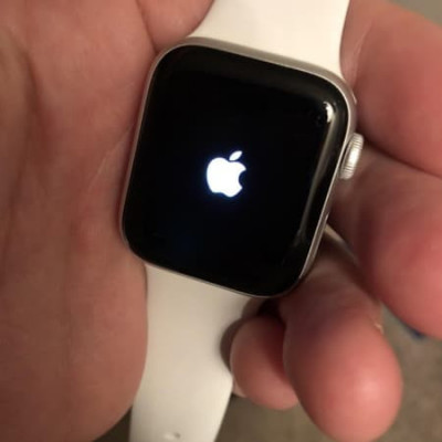 Sửa Apple Watch bị treo táo