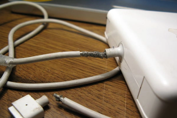 cach-quan-day-sac-macbook-4