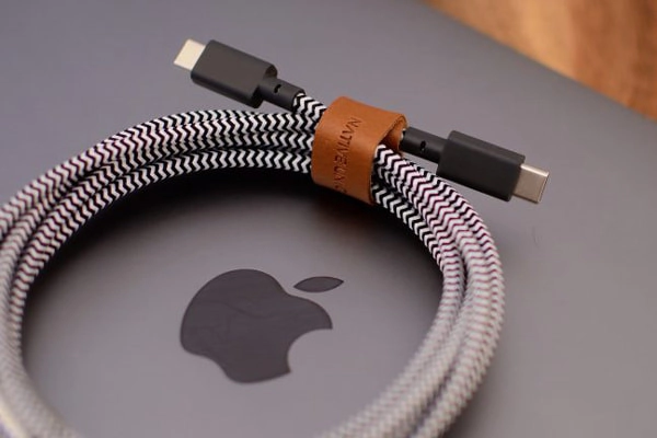 cach-quan-day-sac-macbook-5