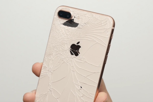 Mặt kính sau iPhone 8 Plus bị vỡ