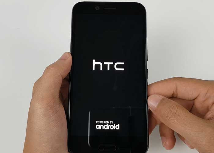 Điện thoại HTC 10 Evo treo logo