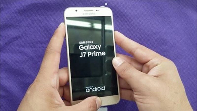 sua-samsung-j7-prime-bao-pin-ao-2