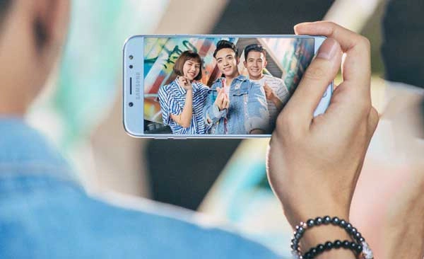 camera-truoc-j7-pro-bi-mo-2