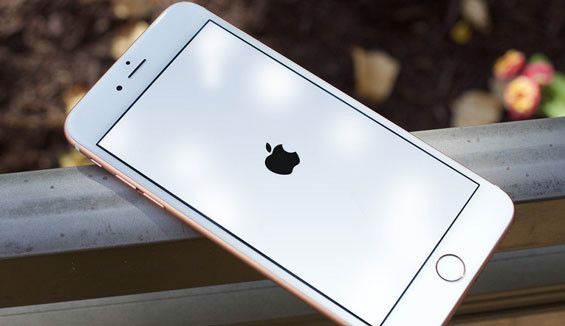 Cấp cứu lỗi iPhone 6 bị treo táo an toàn tại nhà