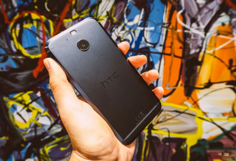 Điện thoại HTC bị đen màn hình