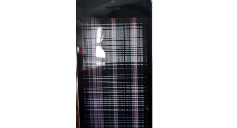 Sửa chữa tình trạng màn hình điện thoại bị sọc dọc đen hiệu quả
