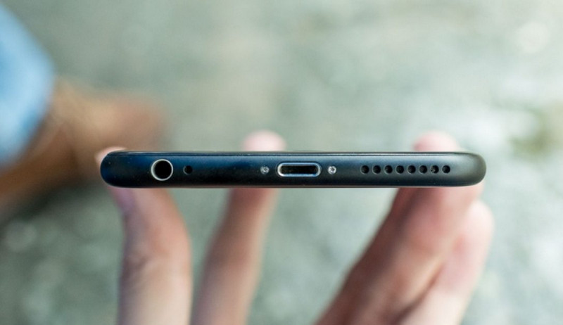 Vì sao iPhone 11 sạc không vào pin? Làm cách nào để khắc phục?
