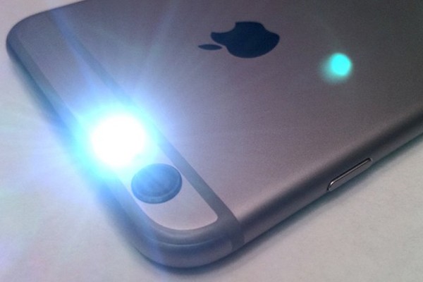 Hướng dẫn cách bật đèn Flash khi có thông báo, tin nhắn, cuộc gọi đến trên iPhone
