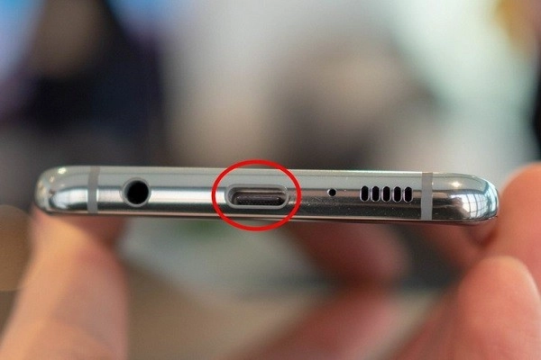 dien-thoai-samsung-khong-nhan-sac-2