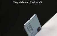 thay-chan-sac-realme-v5