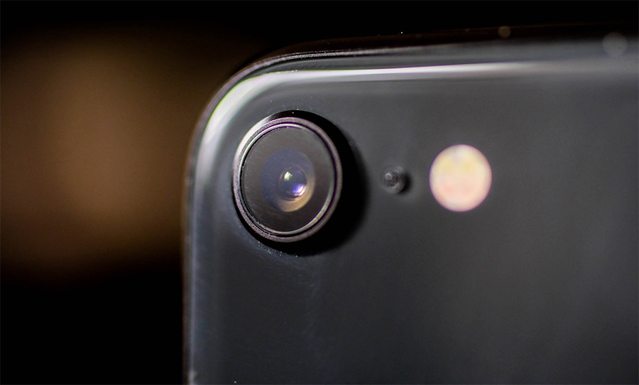 Tại sao cần phải thay Camera sau iPhone SE 2020?