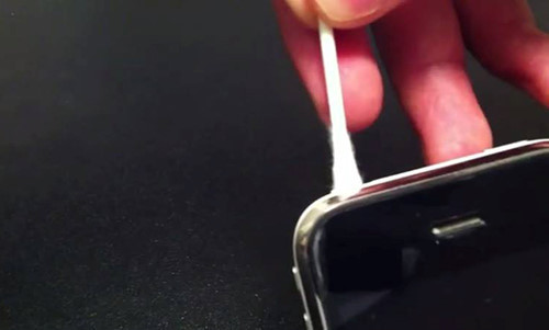 Vệ sinh loa cho iPhone đơn giản tại nhà