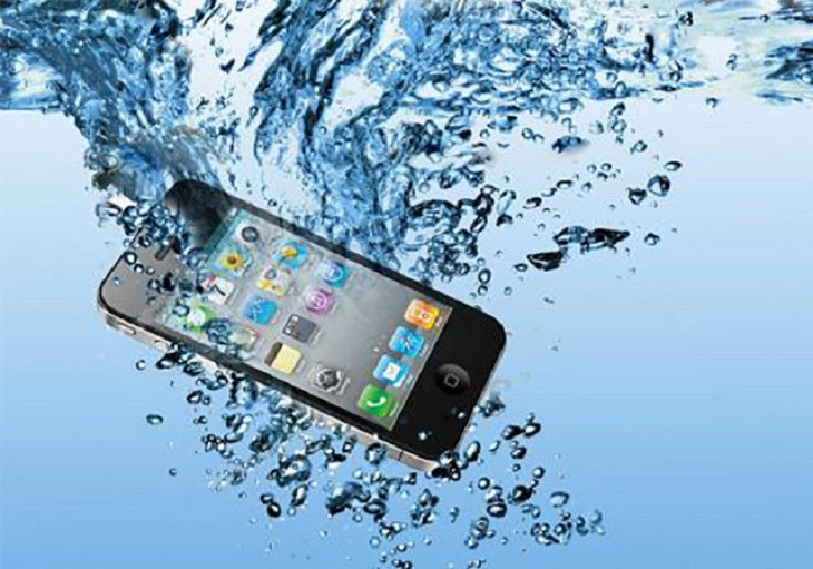 màn hình iPhone bị rớt vô nước