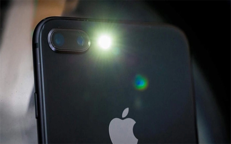 Nguyên nhân cần thay đèn flash iPhone 7 