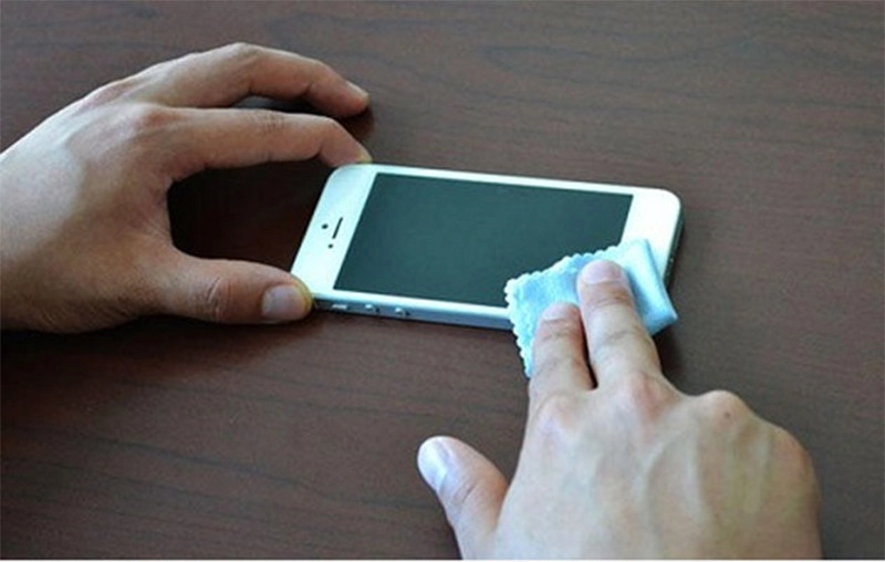 Muối nở giúp xóa bỏ những vết trầy trên màn hình iPhone 6s Plus