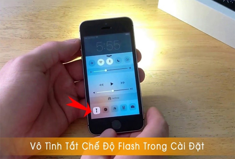 Nguyên nhân đèn flash trên iPhone SE 2 bị lỗi