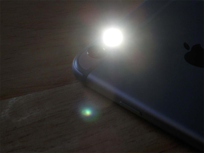 Sửa lỗi đèn flash iPhone SE 2