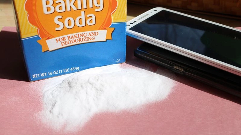 Baking Soda xóa trầy iPhone SE