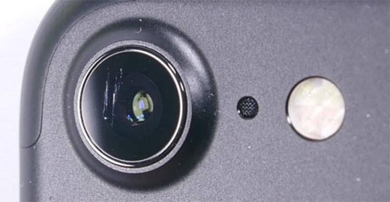 Nguyên nhân nào dẫn đến thay kính camera iPhone SE