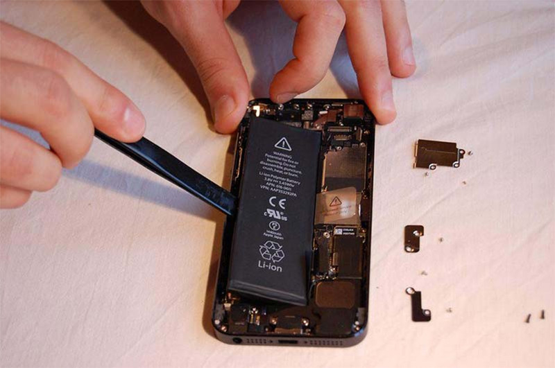 Quy trình thay pin iPhone 5s tại Thành Trung Mobile