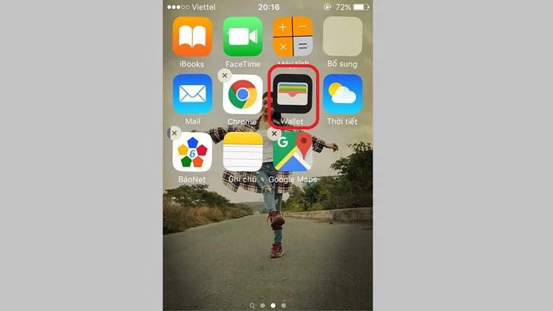bấm giữ và di chuyển biểu tượng