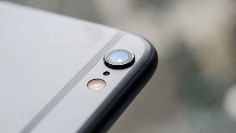 Vệ sinh camera iPhone 6 sạch sẽ