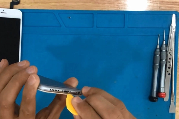 tách phần màn hình ra khỏi thân máy