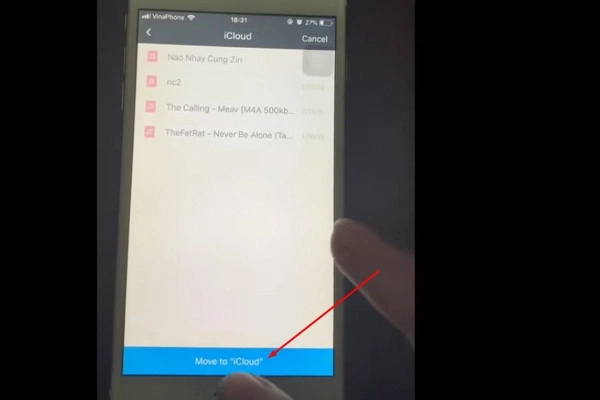 Chọn Move to iCloud