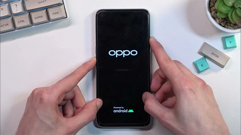 Sử dụng phím cứng khởi động Oppo