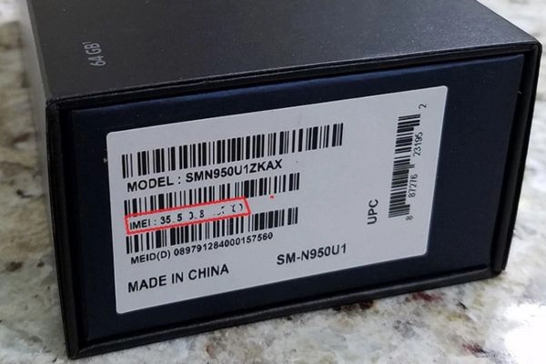 Kiểm tra mặt sau hộp đựng 