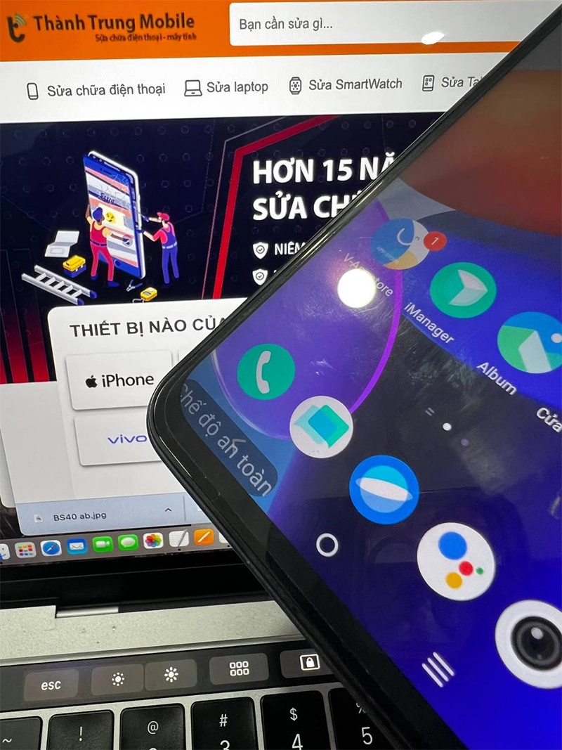 Khởi động điện thoại