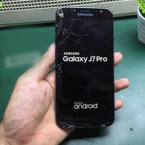 mat kinh samsung j7 pro bi vo nut