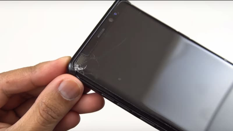 Hình ảnh Samsung Galaxy Note 8 bị vỡ kính, cảm ứng xuất hiện điểm chết