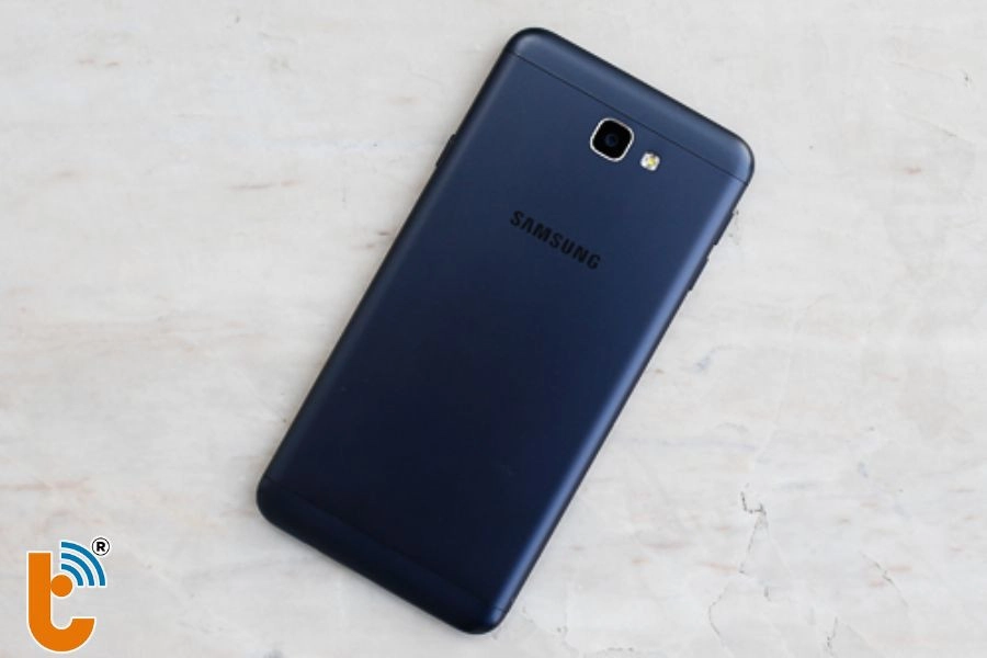 tháo lắp sim và thẻ nhớ cho Samsung J7 Prime 5