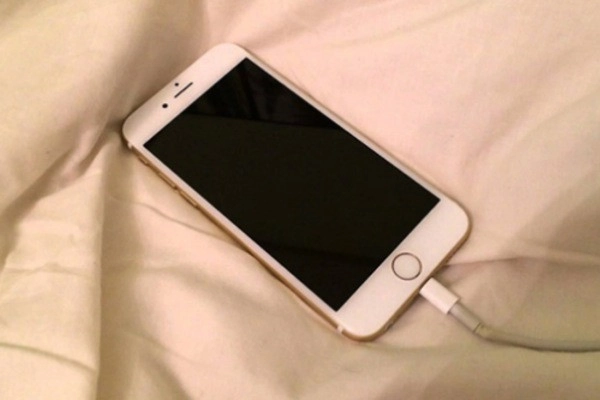 Tắt nguồn rồi sạc