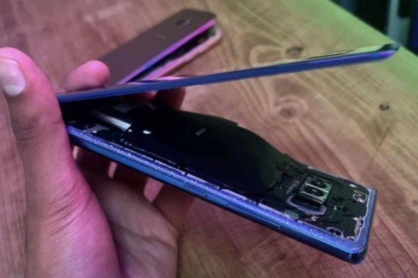 Điện thoại bị phù pin