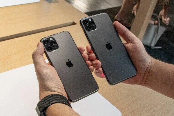 2 iphone nằm gần nhau