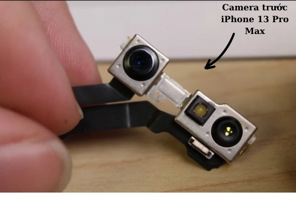 sua-camera-truoc-iphone-13-pro-max