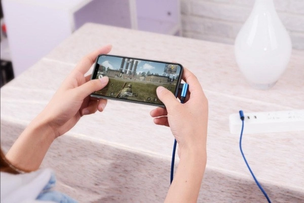 Vừa sạc vừa sử dụng