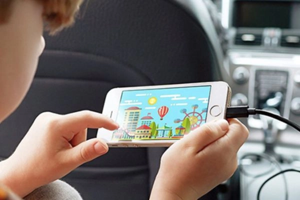 vừa dùng vừa cắm sạc iphone