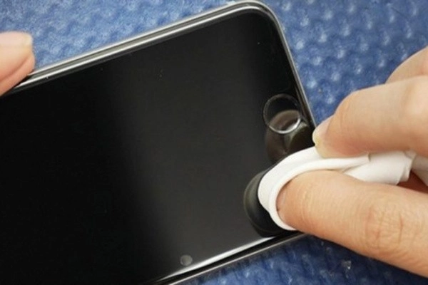 Vệ sinh cho iphone 7 plus