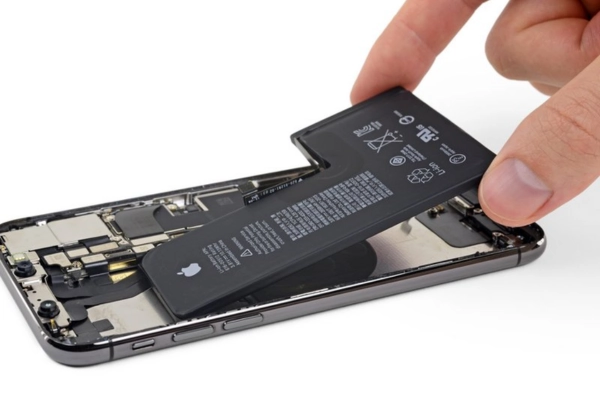 thay-pin-dien-thoai-iphone-xs