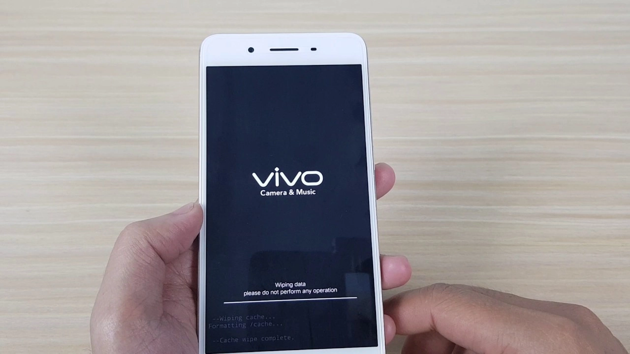 Vivo Y53 treo logo