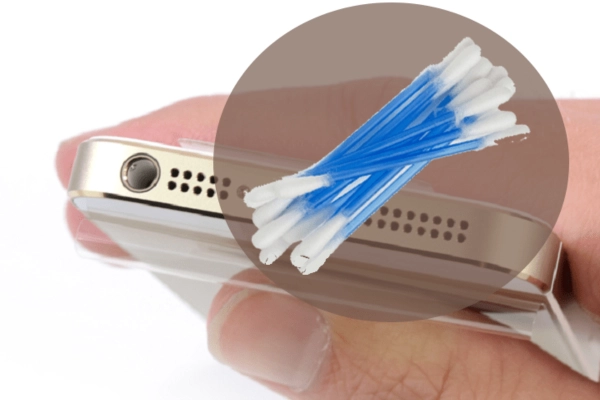 vệ sinh cổng sạc tai nghe khi có dấu hiệu lỗi